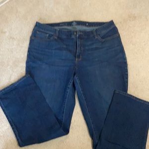 Says straight leg but has a more boot cut